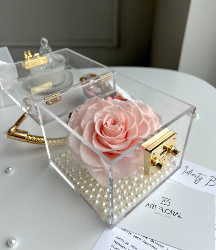 Ewige_Rose_im_Acryl_Cube_Rosa_3
