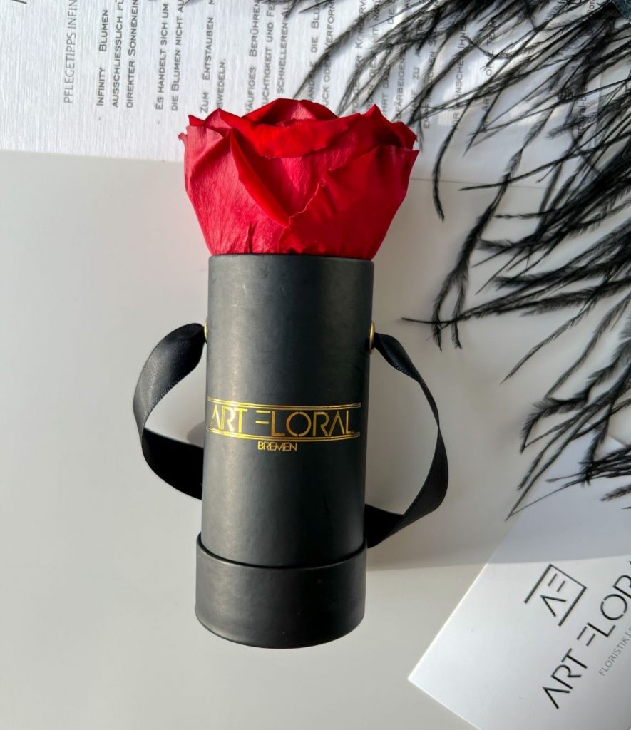 Geschenkset „Black Red Blossom“ mit schwarzer Rosenbox
