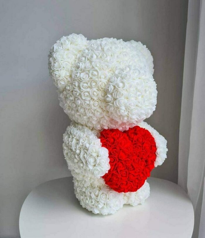 Rosenbaer-L-weiss-mit-rotem-Herz