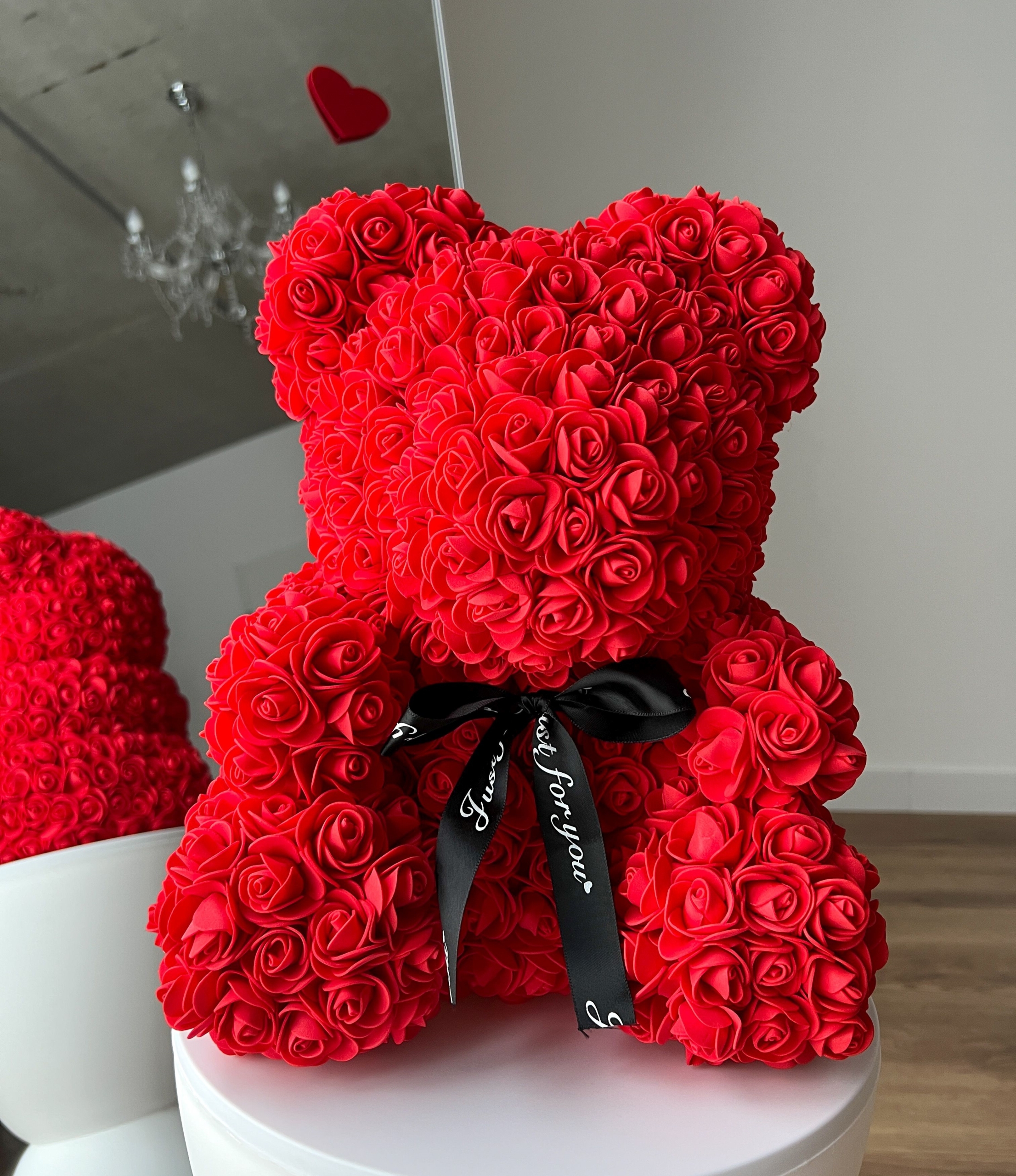 Geschenkset „Liebevolle Rot“ mit Rosenbär, Trockenblumenstrauß und Lindt Mini Pralinés