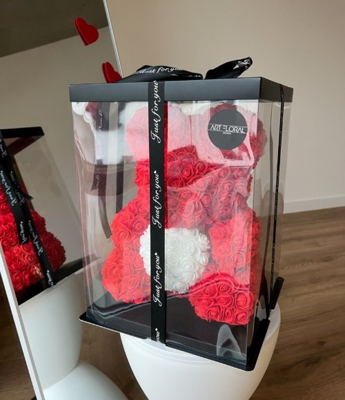 Roter Rosenbär 40 cm mit weißem Herz – Geschenk aus Rosen