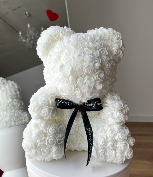 Weißer Rosenbär – Teddybär aus weißen Rosen als elegantes Geschenk