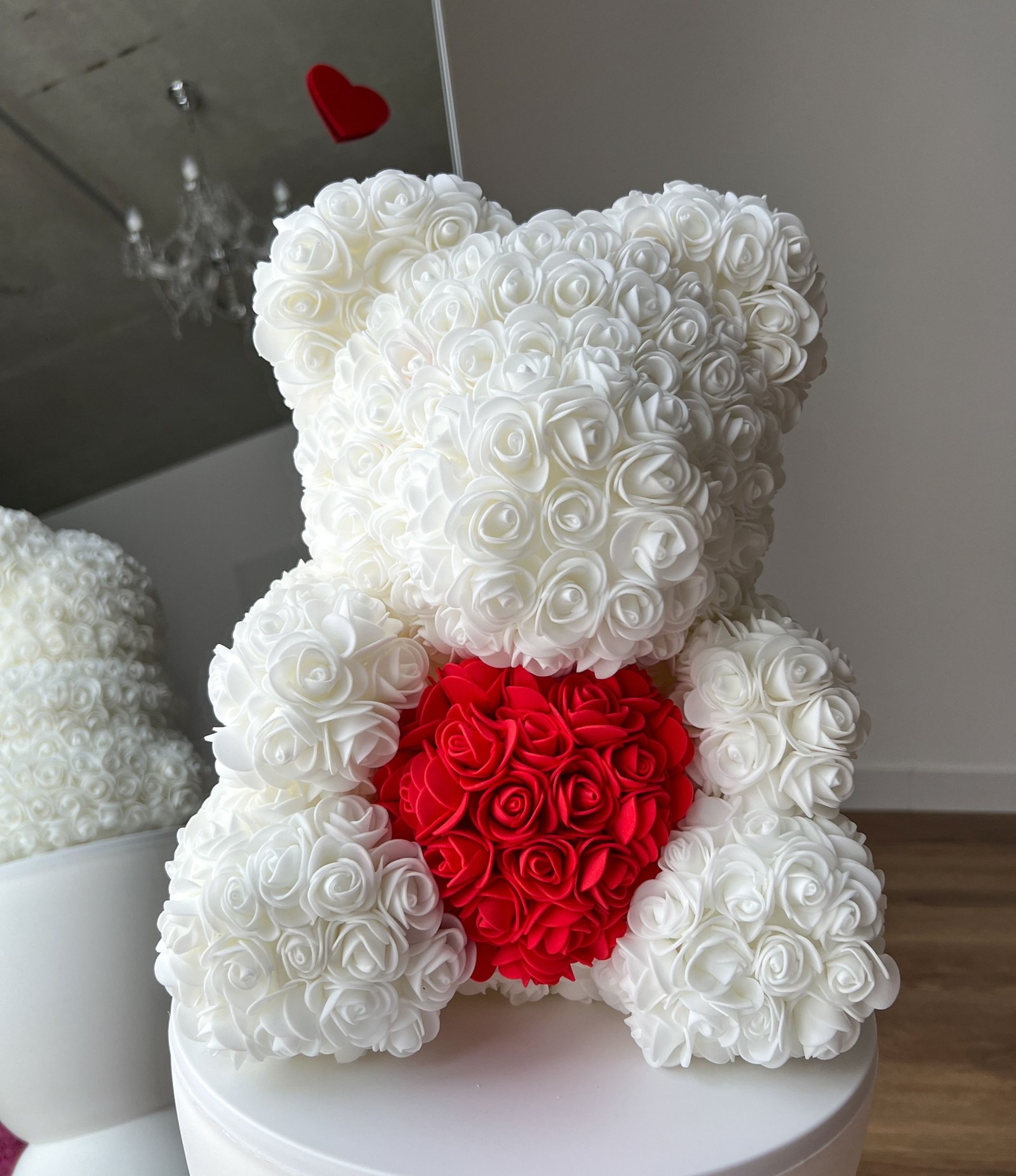 Rosenbär weiß mit Rosen Herz M