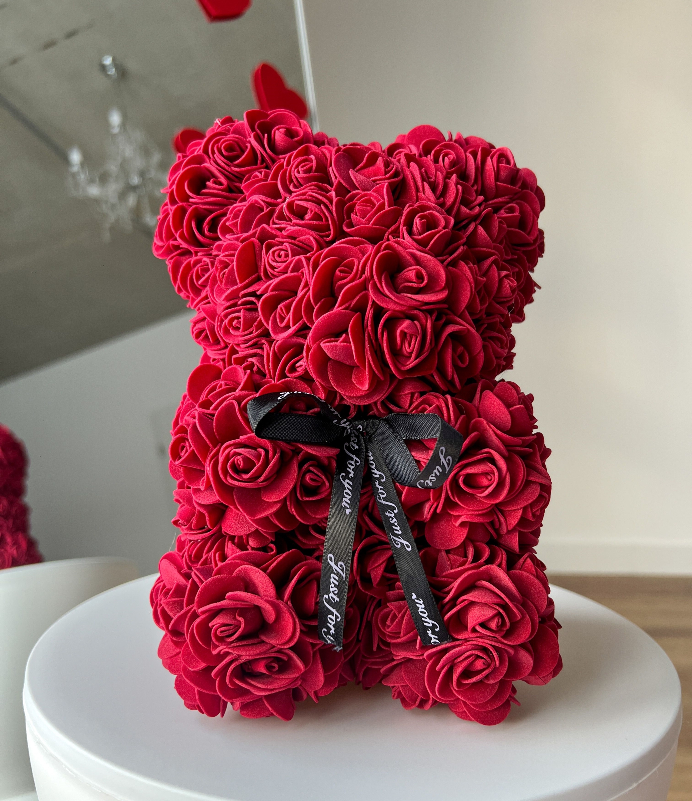 Kleiner weinroter Rosenbär – Teddybär aus Rosen als romantisches Geschenk