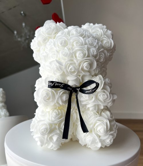 Kleiner weißer Rosenbär – Teddybär aus weißen Rosen als elegantes Geschenk