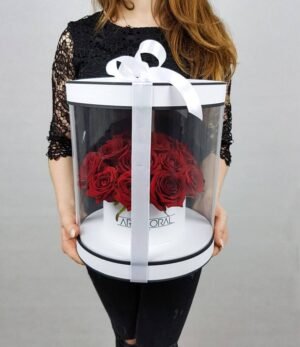 Aquarium mit roten Rosen