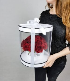 Aquarium mit roten Rosen