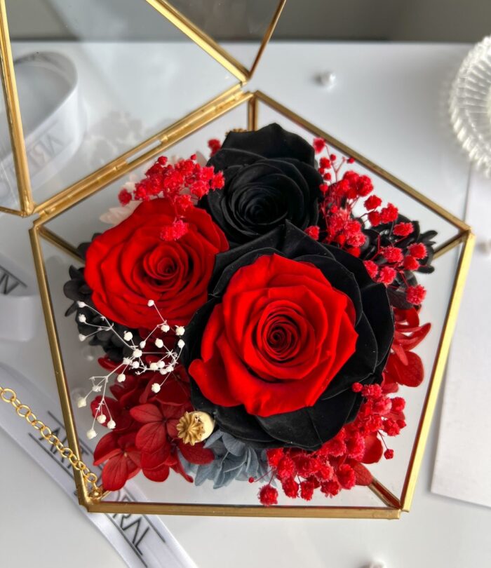 Blumen_Terrarium_Dunkler_Rosenzauber_2