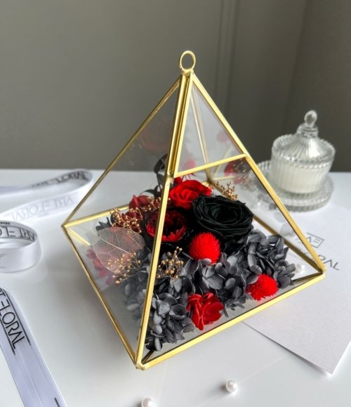 Blumen_Terrarium_Mystische_Blütenpyramide_1