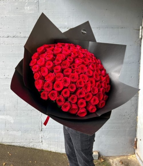 Blumenstrauß_100_Rosen_1