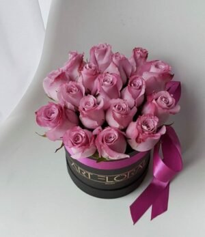 Lila-Rosen-in-schwarzer-S-Box-1
