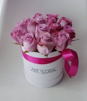 Lila-Rosen-in-weisser-S-Box-1