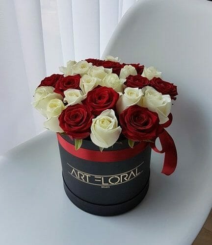 Blumenbox Rote & weiße Rosen – M Box Schwarz