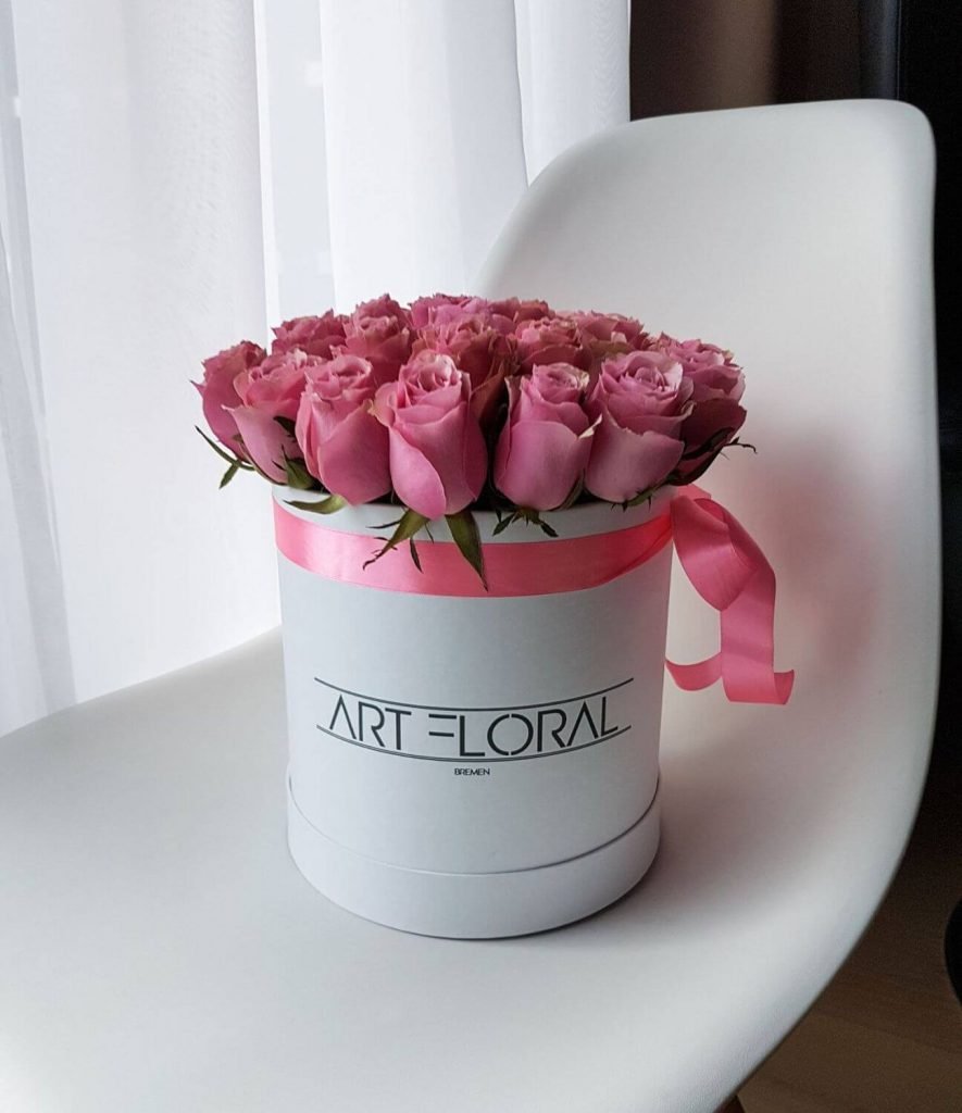 Blumenbox Rosa Rosen – M Box weiß
