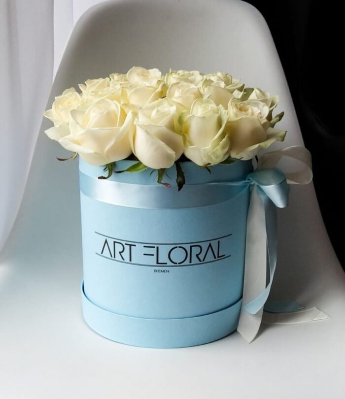 Blumenbox Weisse Rosen - M Box Blau