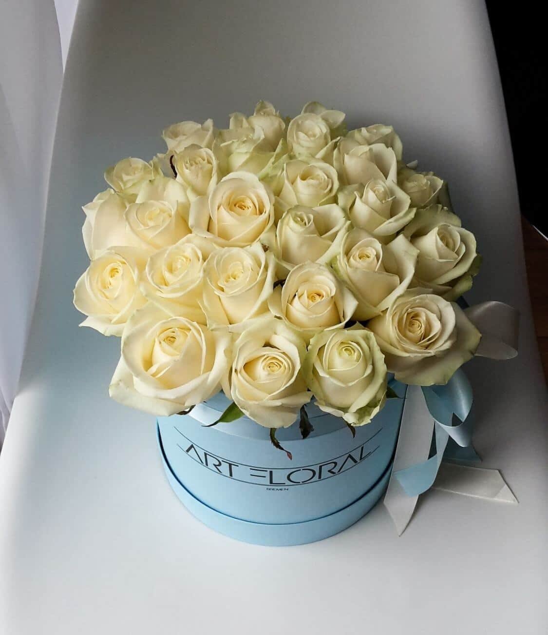 Blumenbox weiße Rosen