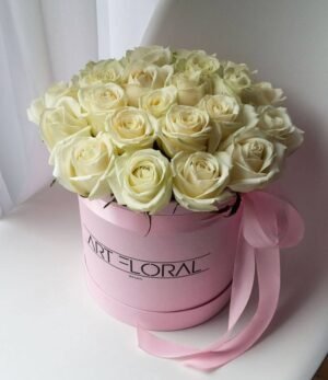 Weisse-Rosen-in-rosaner-M-Box