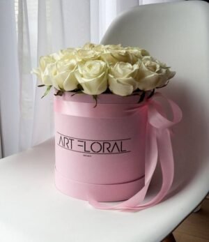 Weisse-Rosen-in-rosaner-M-Box