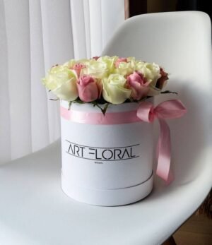 Blumenbox Rosa & Weisse Rosen - M Box Weiss