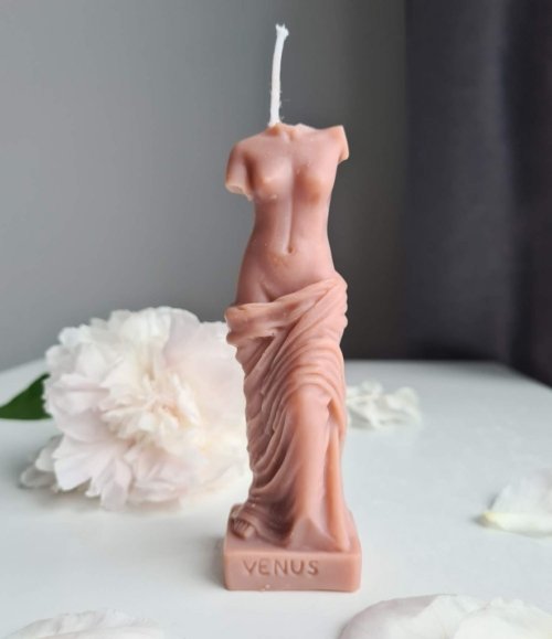 Kerze Venus Göttin in Beige