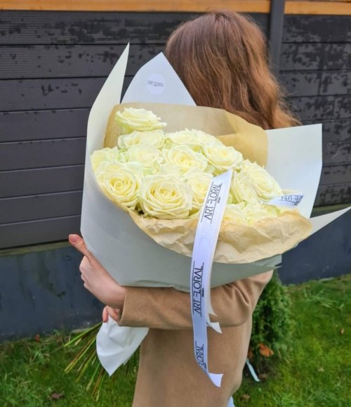 Blumenstrauss-30 weiße rosen