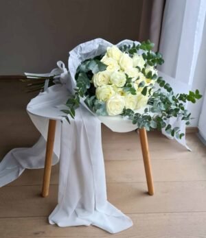 Weisser_Blumenstrauß_Eukalyptus
