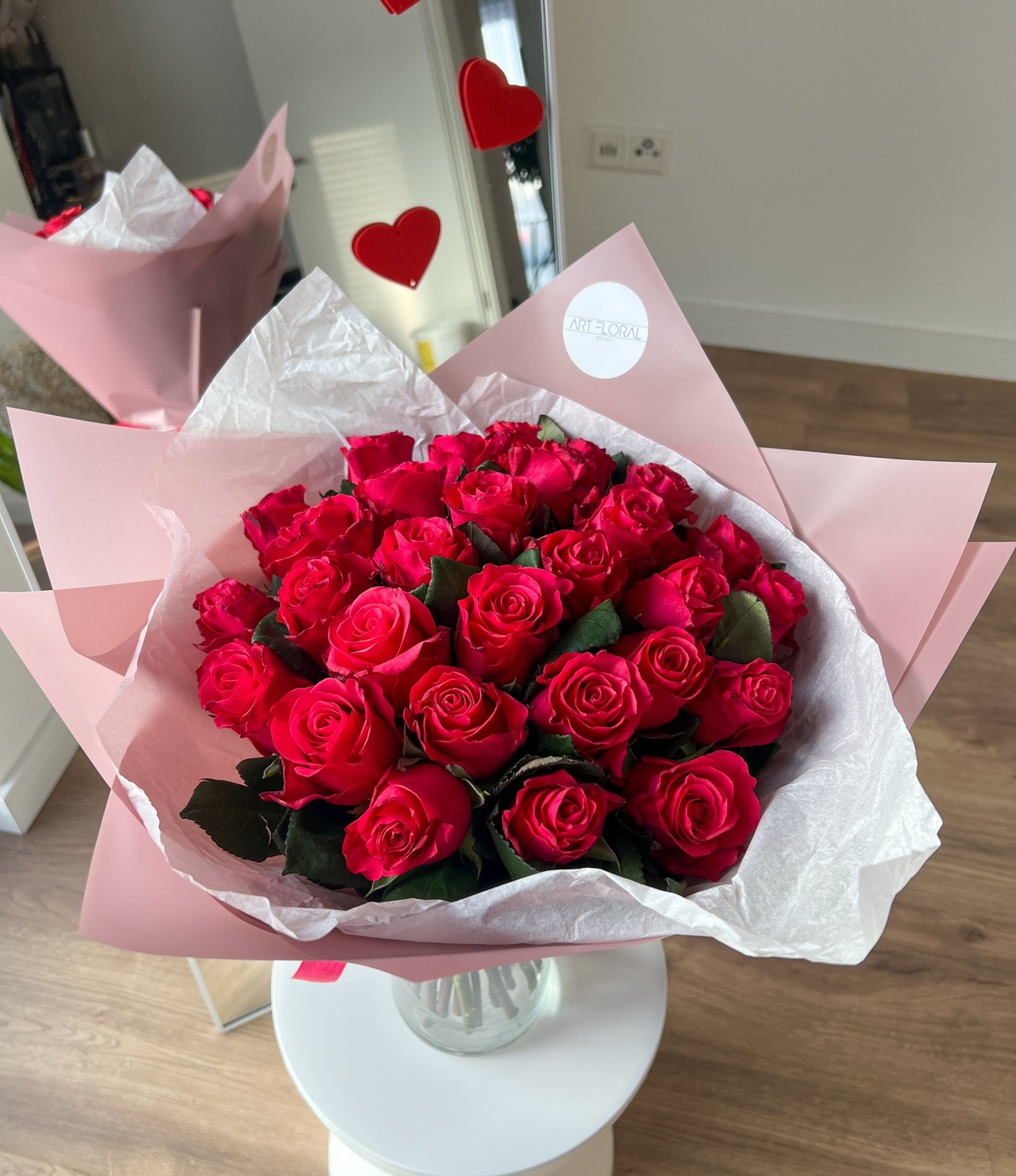 Blumenstrauß Cherry Lady mit kirschroten Rosen