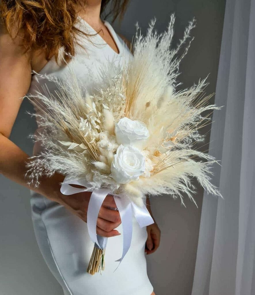 Trockenblumen Brautstrauß “Fluffig”