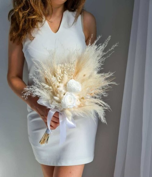 Eleganter weißer Boho Brautstrauß