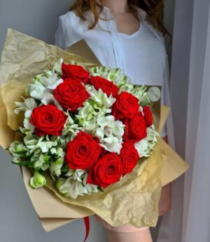Blumenstrauß_Rosen_und_Alstromerien_3