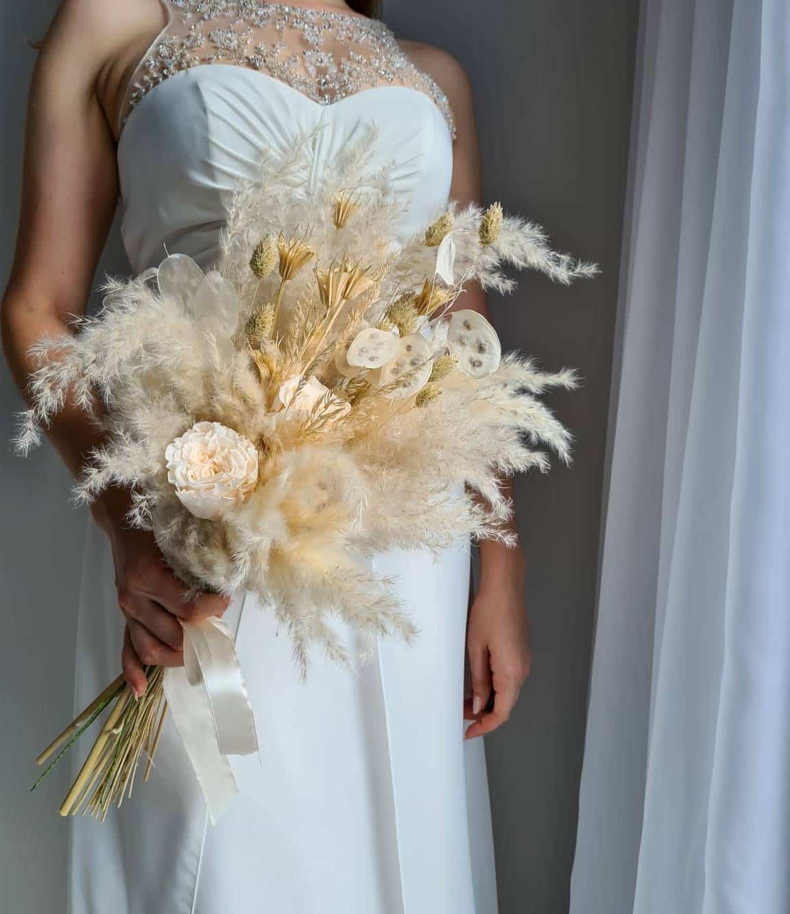 Trockenblumen Brautstrauss “Luftige Perlen”