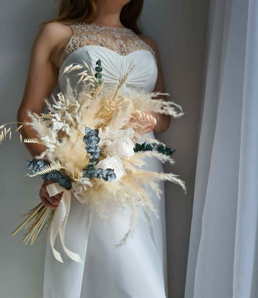 Trockenblumen Brautstrauss “weißer Marmor”