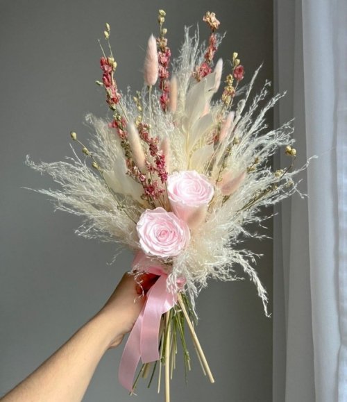 Eleganter Hochzeitsstrauß in Rosé und Weiß