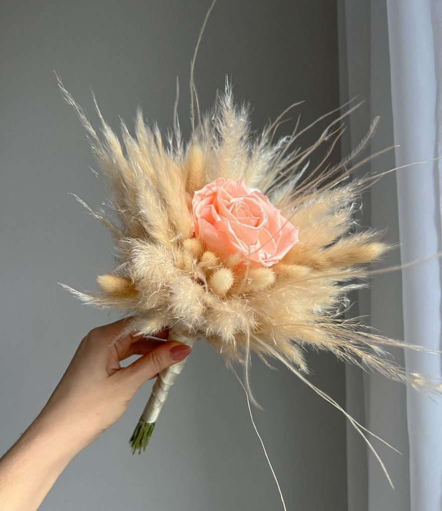 Trockenblumen Brautstrauss “Weiche Wolke” Beige
