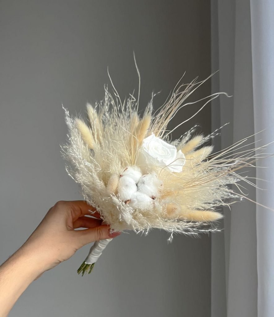 Trockenblumen Brautstrauss “Weiche Wolke” weiß