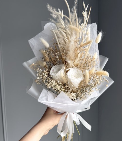 Trockenblumenstrauß „Weiß“ mit weißen Infinity Rosen