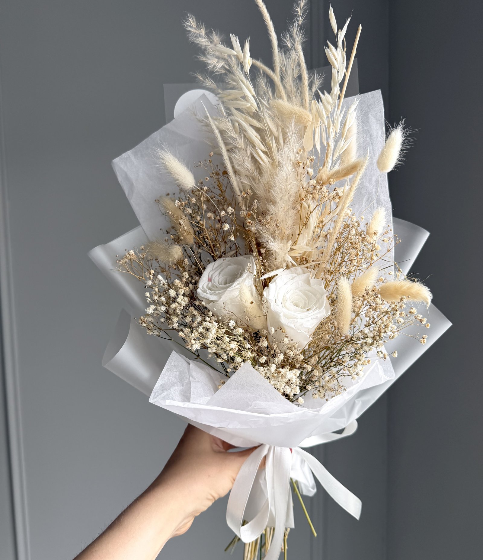 Trockenblumenstrauß „Weiß“ mit weißen Infinity Rosen