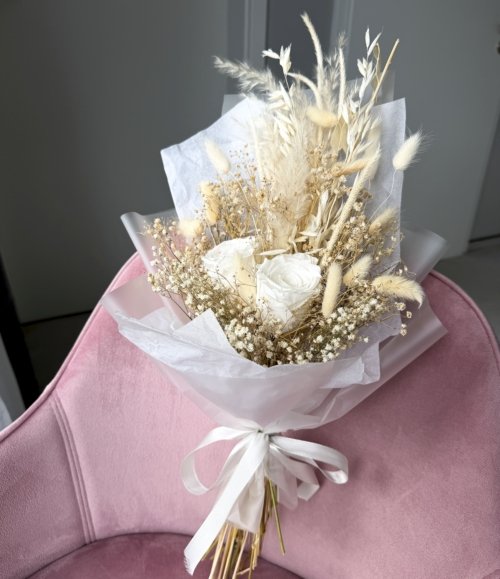Trockenblumen Arrangement mit konservierten Rosen