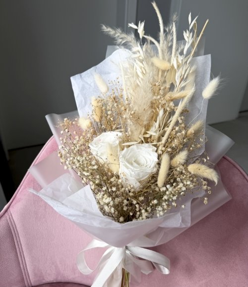 Infinity Rosen mit Lagurus und Hafer