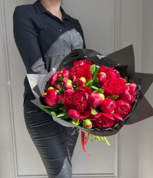 Blumenstrauß_Dunkelrote_Pfingstrosen_2