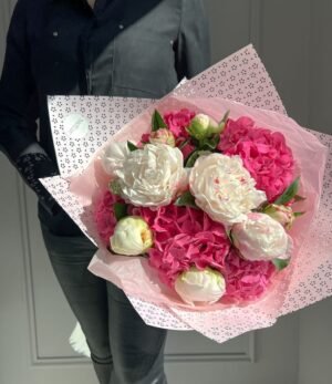 Blumenstrauß_Hortensien_und_Pfingstrosen_1