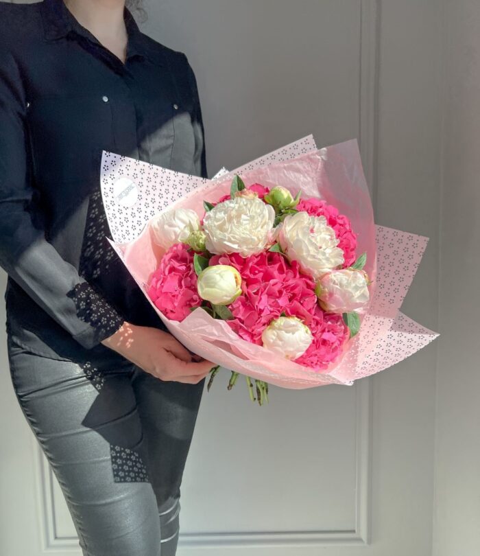 Blumenstrauß_Hortensien_und_Pfingstrosen_4