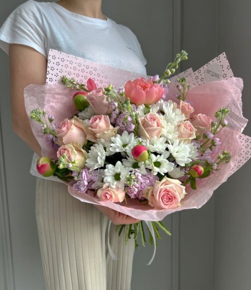 Blumenstrauß „Maistrauß“ mit rosa, lila und weißen Blüten im eleganten Stil