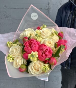 Blumenstrauß_Päonien_und_Rosen_1