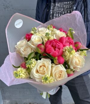 Blumenstrauß_Päonien_und_Rosen_2