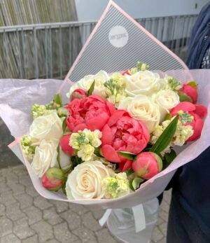 Blumenstrauß_Päonien_und_Rosen_4