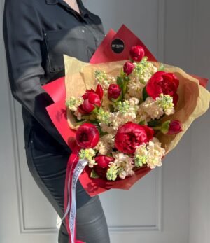 Blumenstrauß_Pfingstrosen_und_Levkojen_2