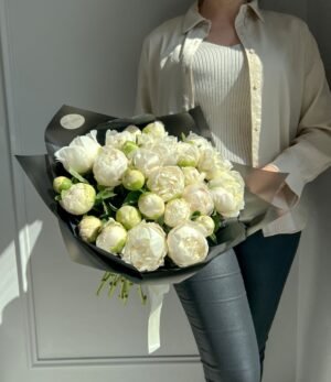 Blumenstrauß_Weiße_Pfingstrosen_3