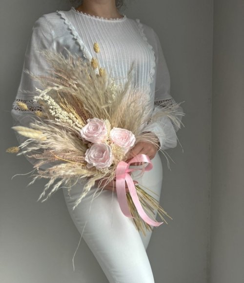 Handgefertigter Trockenblumenstrauß mit Pampasgras, Phalaris und Broom Bloom