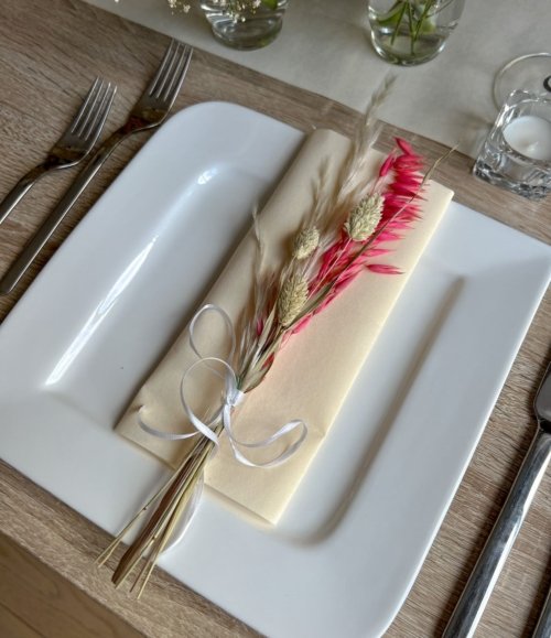 Mini Trockenblumensträuße als Hochzeitsgastgeschenk